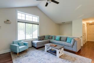 Serene Pentwater Getaway with Yard Near Lakes - Pentwater - 6