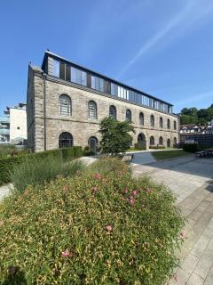 Sublime waterfront retreat with private terrace - Bristol - 9