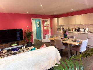 Sublime waterfront retreat with private terrace - Bristol - 1