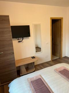 Pensiunea Giulia Home - Dezmir - 2
