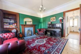 Seaview House - A Traditional Home by the Beach - 9