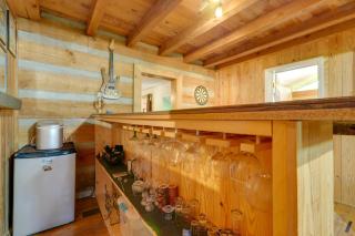 Porch and Fire Pit Family-Friendly Afton Cabin! - Greeneville - 3