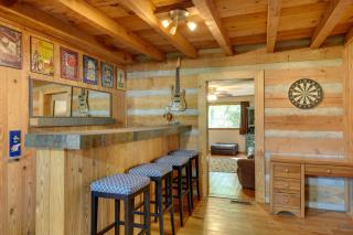 Porch and Fire Pit Family-Friendly Afton Cabin! - Greeneville - 5