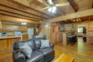 Porch and Fire Pit Family-Friendly Afton Cabin! - Greeneville - 1