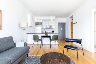 Hells Kitchen 1BR w Doorman nr Central Park NYC-524 - New York - 9