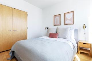 Hells Kitchen 1BR w Doorman nr Central Park NYC-524 - New York - 2