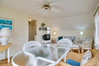 Walk to Beach Chatham Getaway with Sunroom! - Chatham - 3
