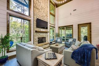 Cozy Cabin with Hot Tub about 5 Mi to Broken Bow Lake - 8