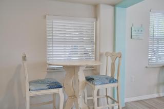 Breezy Bungalow A and B - Bradenton Beach - 2