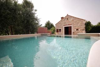Pool apartment with traditional Dalmatian Konoba - Nin - 1