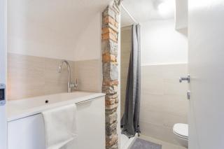 Pozzo Vertical Apartment with garden and parking by Rent All Como - Torno - 2