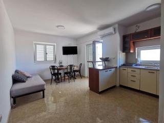 Apartmani Lešić Tribunj - Tribunj - 3