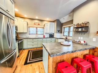 Lakefront Home Near Wisp with Great Location Dock Slip Hot Tub - McHenry - 4