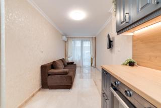 Deluxe and Central Garden Apartment - Varna - 3