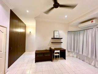 Family-Friendly Home with PS4, Kids Tent & Spacious Living Room and Kitchen at Ipoh Garden East - 3