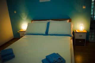 Room in Villa - The blue room is an accent of modernity in the silence of the surrounding garden - Antananarivo - 6