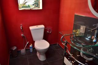 Room in Villa - The romantic atmosphere of the red room to discover the pleasure of a stay - Antananarivo - 3