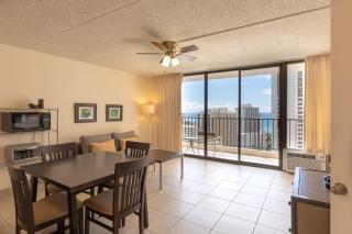 Fully Equipped 23rd Floor Condo at the Waikiki Banyan condo - Honolulu - 0