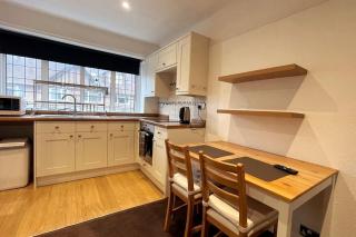 One-Bedroom flat in Cheam Village - 2