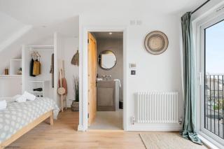 Stylish & Modern Home, Central Newquay w/parking - 1