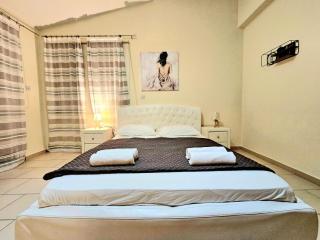 Spacious Villa with Private Pool - Paphos - 1
