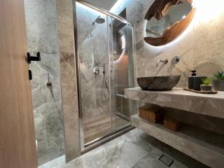 Supreme Secret Suite - 4