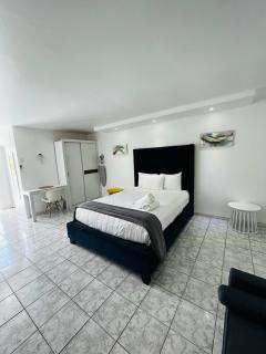 Douglas Highway Inn Hotel - 8