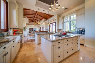 4BR Oceanview Estate Infinity Pool Lush Grounds - 3