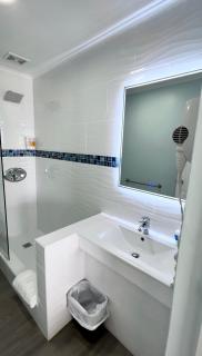 Dover Beach Hotel - Christ Church - 7