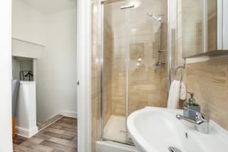 Brinton's Road - Modern Studio Apartments in City Centre - Southampton - 7