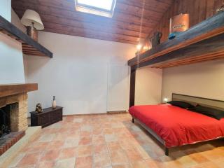 Gîte Familial avec SPA et Jeux Extérieurs - 5 Chambres, 230m², Village Typique, Animaux Acceptés - FR-1-496-289 - LʼHôpital-le-Grand - 9