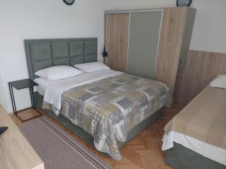 Diana Rooms and Apartments - Starigrad-Paklenica - 5