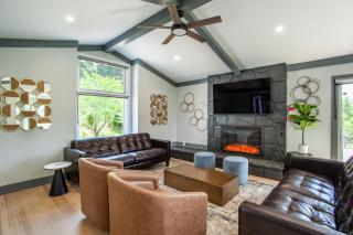 Mountain Nature Retreat -Hot Tub, Sauna, Game Room - 9