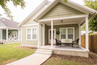 Chic Thomasville Home Walk to Downtown! - Thomasville - 0