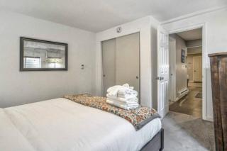 2 bedroom* Minutes from downtown *Firepit - 3