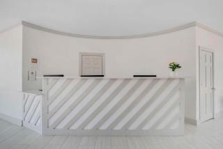 Chateau Beachfront Hotel, a By the Sea Resort - 2