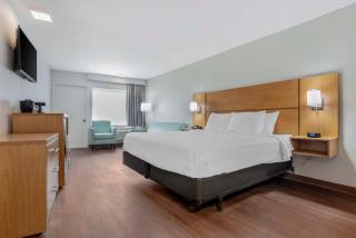 Chateau Beachfront Hotel, a By the Sea Resort - Panama City Beach - 5