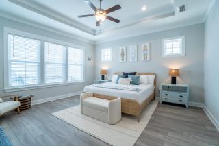 ~Spacious home near beach w/ game room and community pool~ - 4
