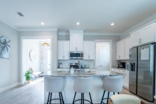 ~Spacious home near beach w/ game room and community pool~ - Orange Beach - 0