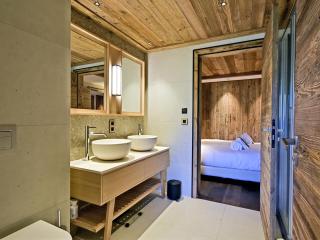 Appartement lumineux avec balcon à 2 chambres doubles et services inclus, skis aux pieds - FR-1-613-65 - Les Allues - 2