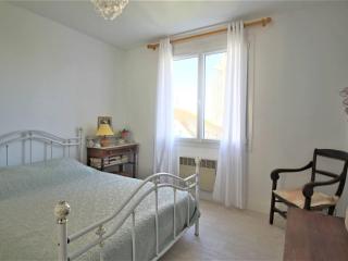 Appartement lumineux pour famille à Royan, quartier calme près du marché, balcon et parking gratuit - FR-1-738-26 - 4