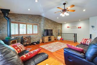 Cozy Mi-Wuk Village Cabin with Deck! - Mi-Wuk Village - 8
