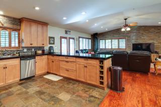 Cozy Mi-Wuk Village Cabin with Deck! - Mi-Wuk Village - 4