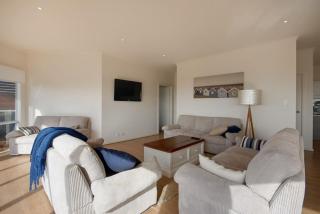 13 Olivebank - BYO Linen - Ocean Views - 2