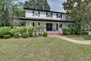 Chic Georgia Getaway with Pool and Deck, Near Beaches! - Savannah - 9