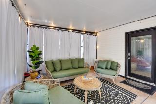 Chic Georgia Getaway with Pool and Deck, Near Beaches! - Savannah - 6