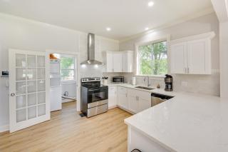 Updated Greenville Home with Backyard! - Greenville - 6