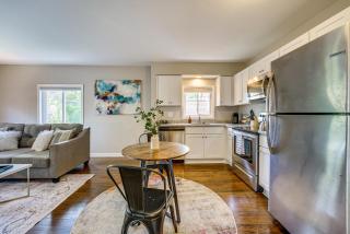 Top-Floor Wyandotte Apt Near Detroit Riverfront! - 3