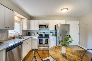 Top-Floor Wyandotte Apt Near Detroit Riverfront! - 2