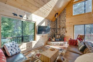 Cabin with Hot Tub in Pioneer Near Hiking and Skiing! - Pioneer - 8